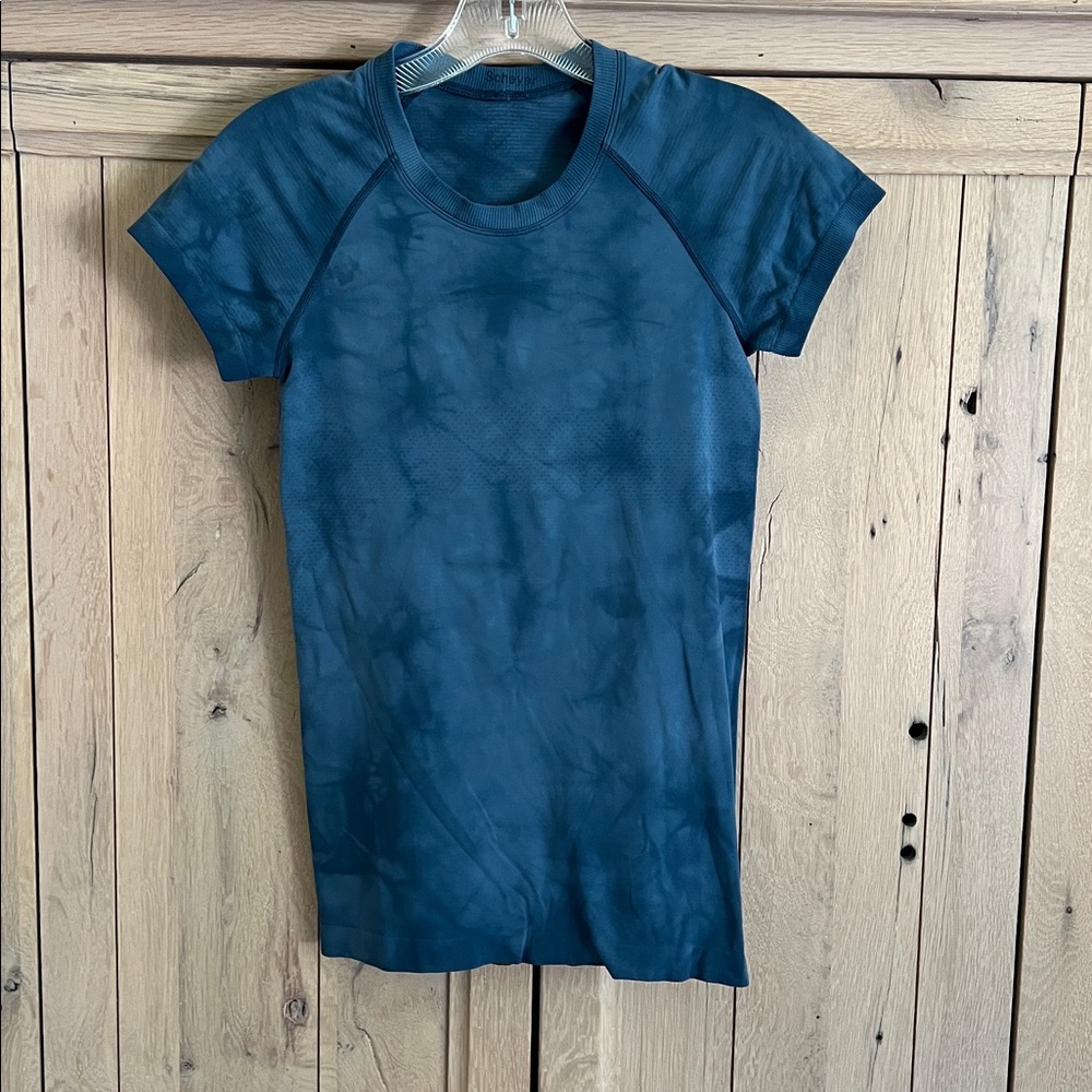 Lululemon swiftly tee. Blue tie dye.  Size 4
